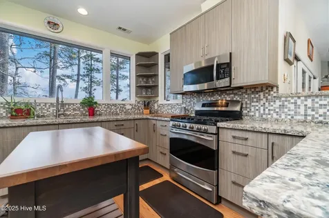 138 Shoreline Court Oriental NC 28571