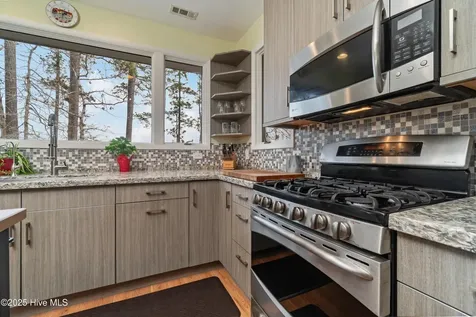 138 Shoreline Court Oriental NC 28571
