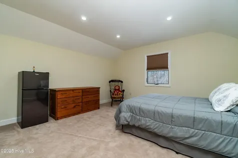 138 Shoreline Court Oriental NC 28571