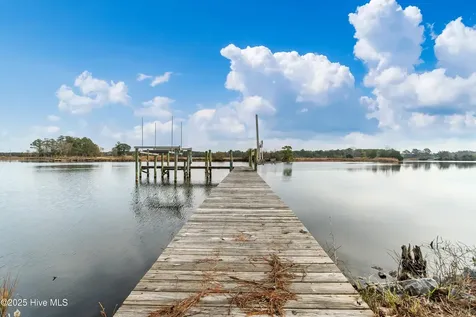 138 Shoreline Court Oriental NC 28571