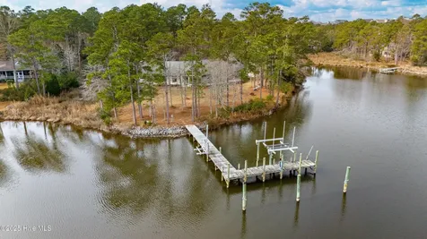 138 Shoreline Court Oriental NC 28571