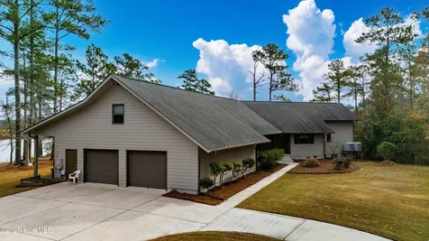 138 Shoreline Court Oriental NC 28571