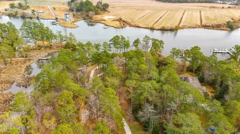 138 Shoreline Court Oriental NC 28571