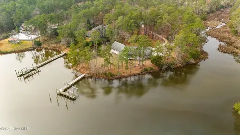 138 Shoreline Court Oriental NC 28571