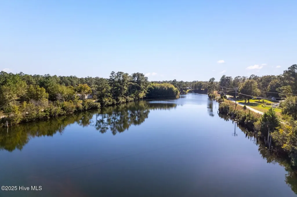 33 Pender Lake Road Currie NC 28435