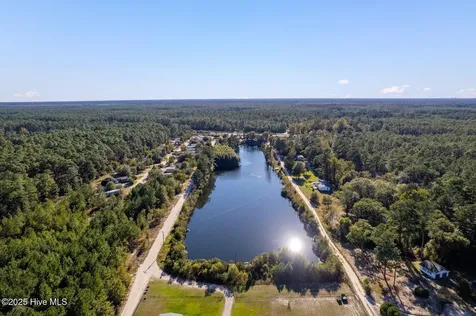 33 Pender Lake Road Currie NC 28435