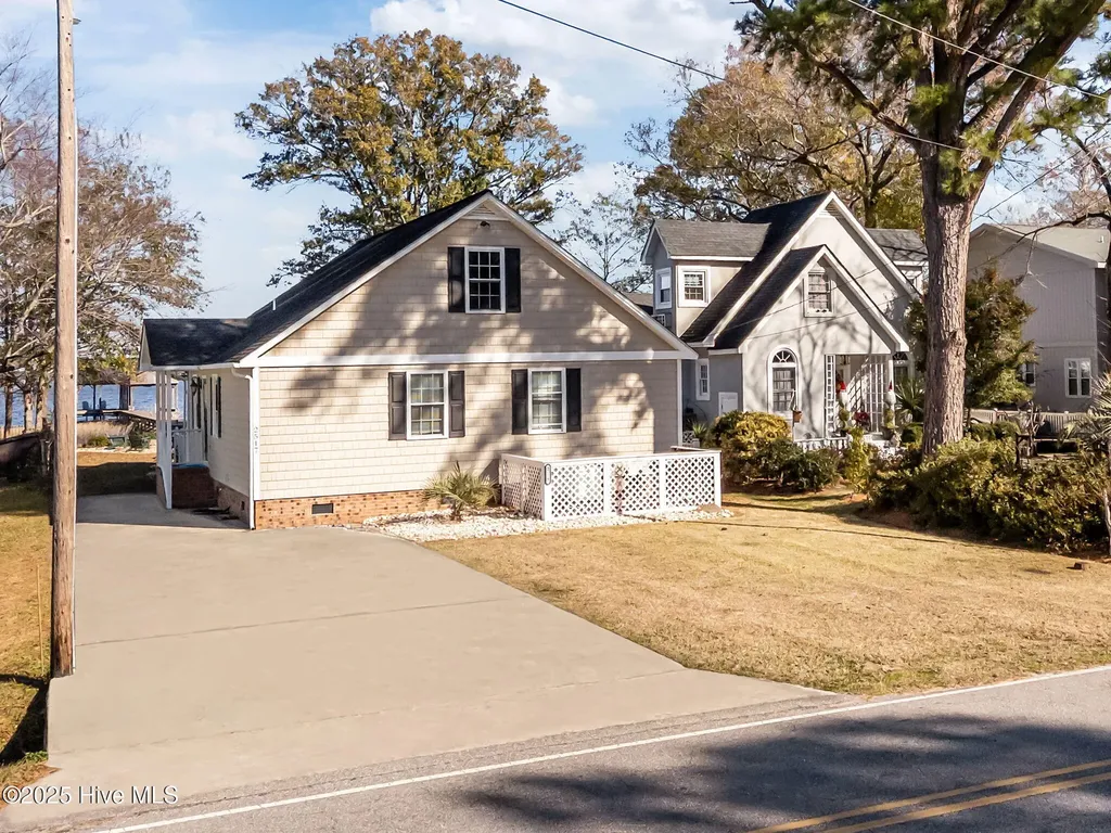 2517 Waccamaw Shores Road Lake Waccamaw NC 28450