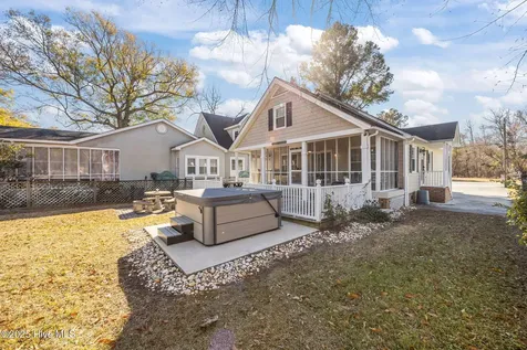 2517 Waccamaw Shores Road Lake Waccamaw NC 28450