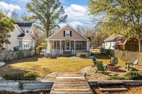 2517 Waccamaw Shores Road Lake Waccamaw NC 28450