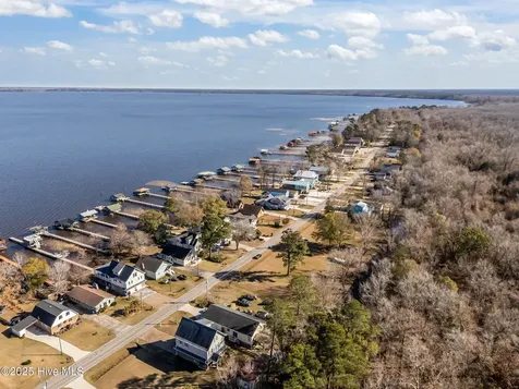 2517 Waccamaw Shores Road Lake Waccamaw NC 28450