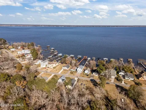 2517 Waccamaw Shores Road Lake Waccamaw NC 28450