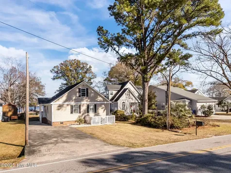 2517 Waccamaw Shores Road Lake Waccamaw NC 28450