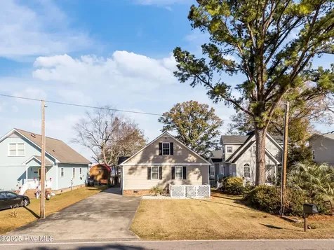 2517 Waccamaw Shores Road Lake Waccamaw NC 28450