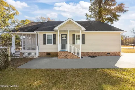 2517 Waccamaw Shores Road Lake Waccamaw NC 28450