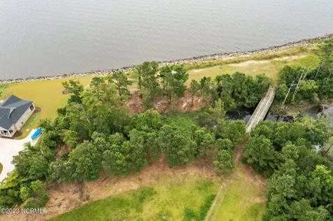 243 Wind Lake Road S Oriental NC 28571