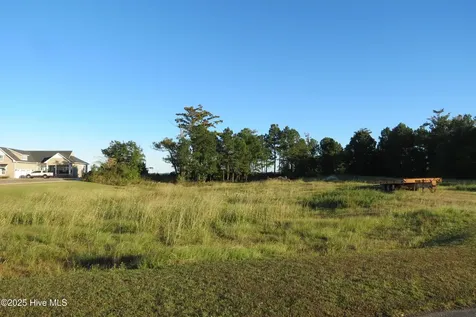243 Wind Lake Road S Oriental NC 28571