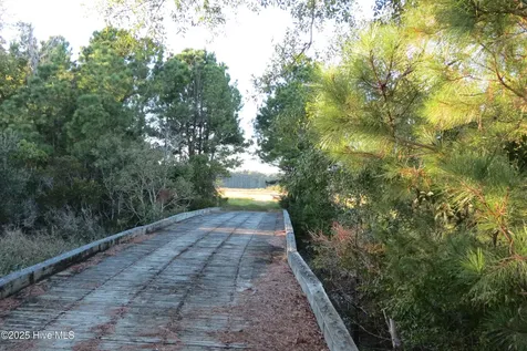 243 Wind Lake Road S Oriental NC 28571