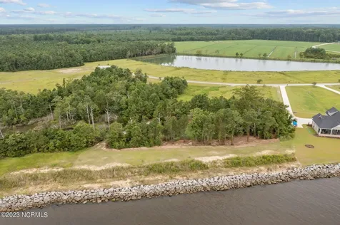 243 Wind Lake Road S Oriental NC 28571