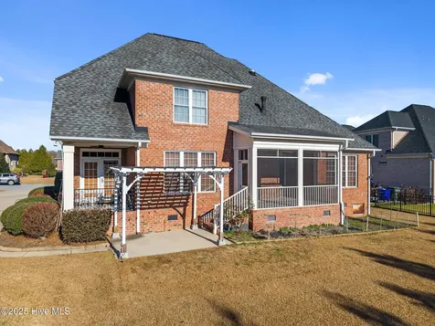 4501 Lagan Circle Winterville NC 28590