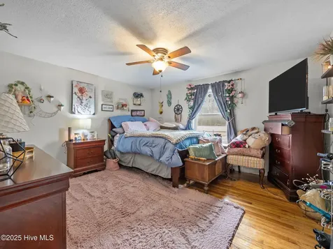 1697 Freedom Way Hubert NC 28539