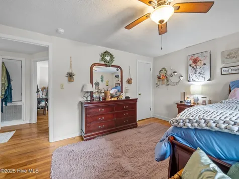 1697 Freedom Way Hubert NC 28539