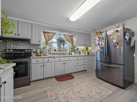 1697 Freedom Way Hubert NC 28539