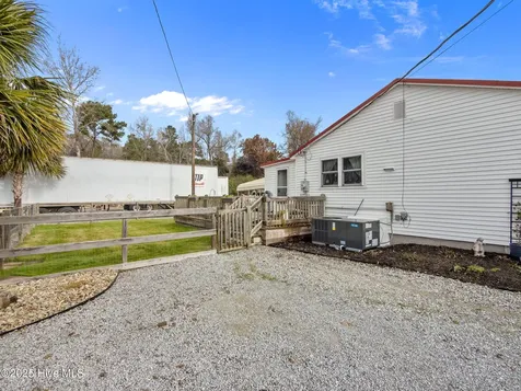 1697 Freedom Way Hubert NC 28539