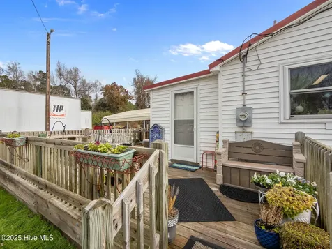 1697 Freedom Way Hubert NC 28539