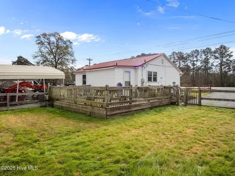 1697 Freedom Way Hubert NC 28539