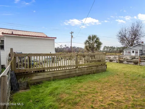 1697 Freedom Way Hubert NC 28539