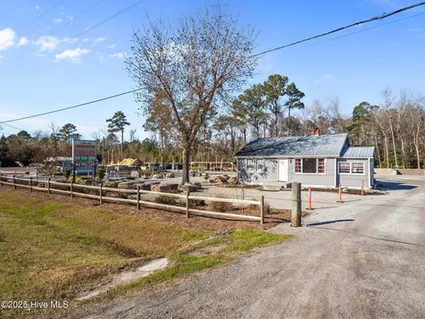 1697 Freedom Way Hubert NC 28539
