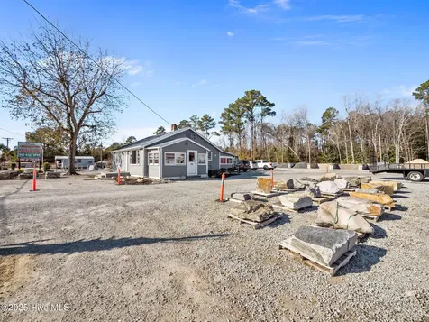 1697 Freedom Way Hubert NC 28539