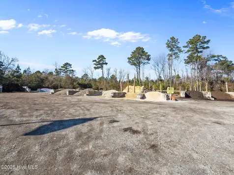 1697 Freedom Way Hubert NC 28539
