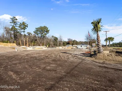 1697 Freedom Way Hubert NC 28539