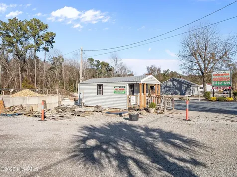 1697 Freedom Way Hubert NC 28539