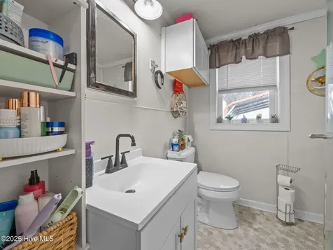 1697 Freedom Way Hubert NC 28539