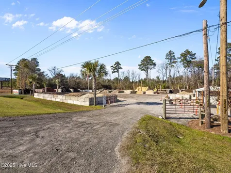 1697 Freedom Way Hubert NC 28539