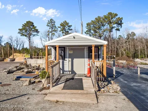 1697 Freedom Way Hubert NC 28539