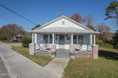 520 W Corbett Avenue Swansboro NC 28584