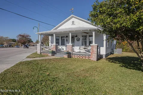 520 W Corbett Avenue Swansboro NC 28584