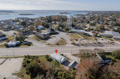 520 W Corbett Avenue Swansboro NC 28584