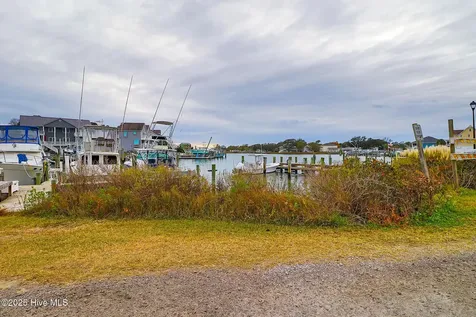 113 Lake Avenue Morehead City NC 28557