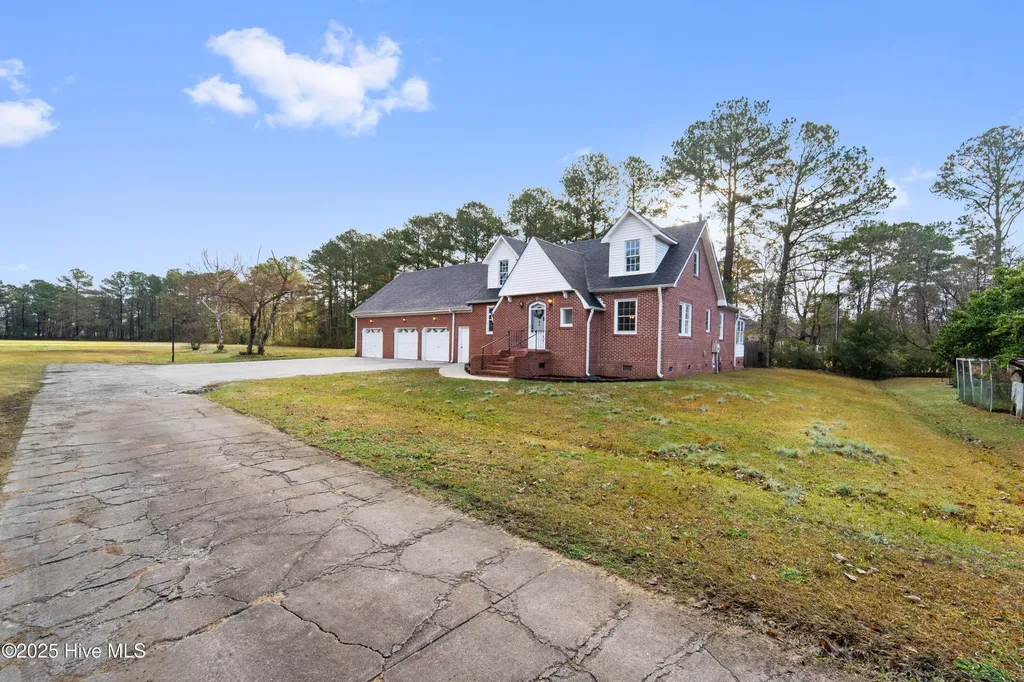 190 Huffmantown Road Richlands NC 28574