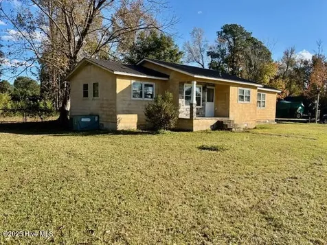 145 Riggs Street Jacksonville NC 28540