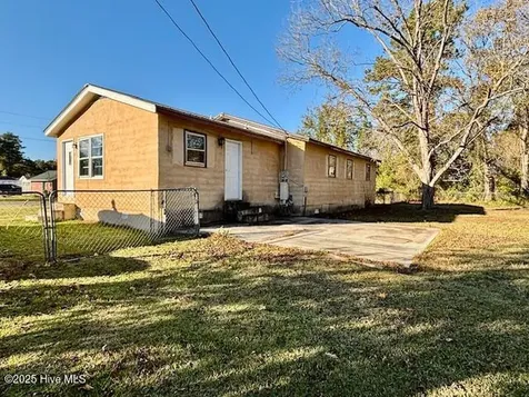 145 Riggs Street Jacksonville NC 28540