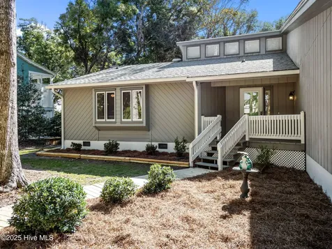 131 Oakleaf Drive Pine Knoll Shores NC 28512