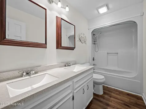 131 Oakleaf Drive Pine Knoll Shores NC 28512