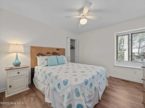 131 Oakleaf Drive Pine Knoll Shores NC 28512