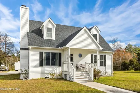 289 Croaker Street Davis NC 28524