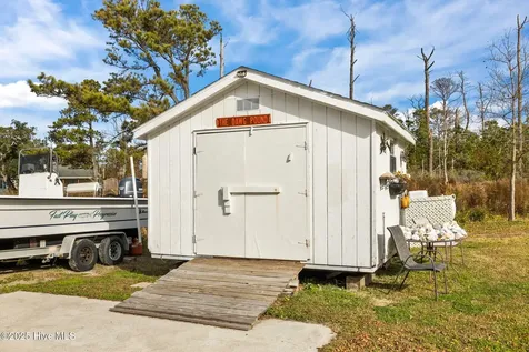 289 Croaker Street Davis NC 28524